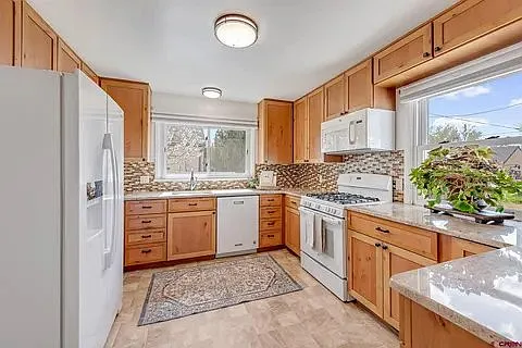 735 Howard St — Photo 2