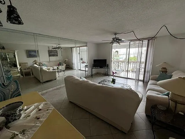1001 NE 14th Ave #701 — Photo 8