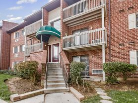 920 N Lakeside Dr