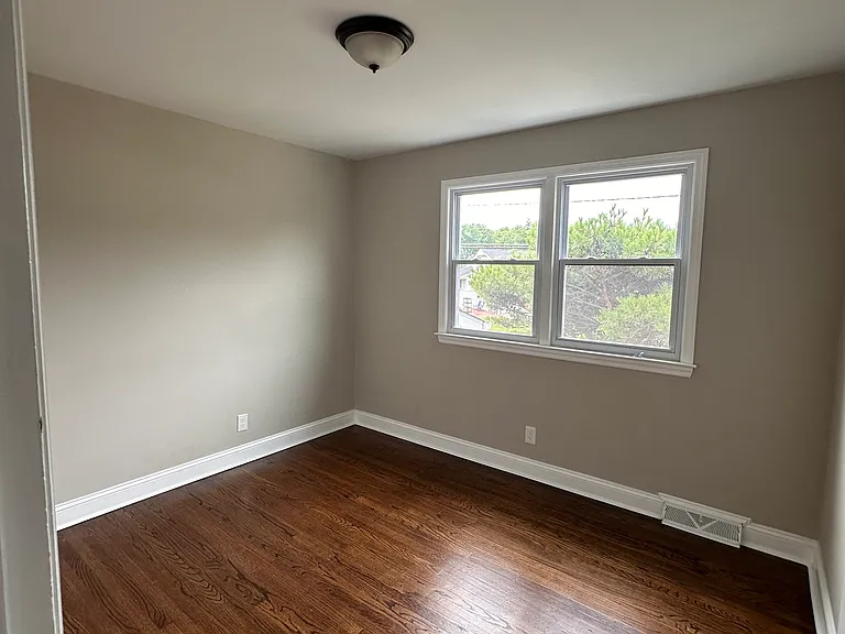 422 Howard Rd — Photo 15