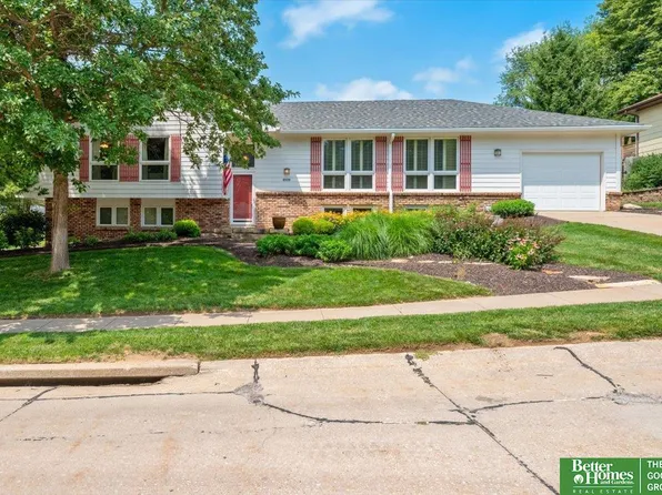 4306 McCarty Dr, Bellevue, NE 68123