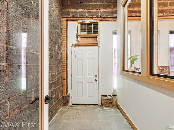 5th image of 1213 N Main St