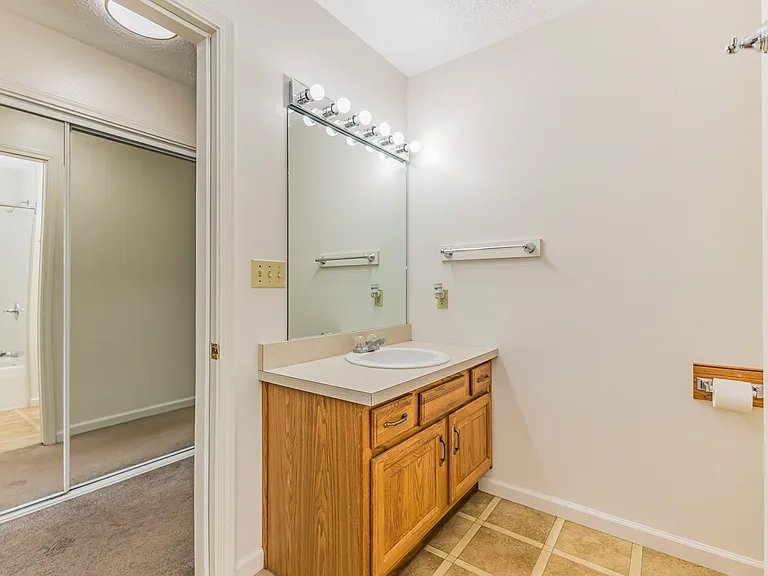 1620 W Jackson St — Photo 24