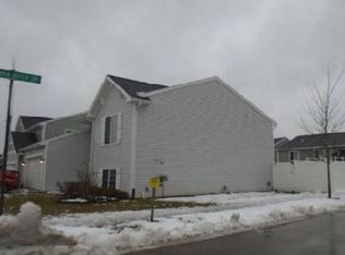 2817 Jordan River Dr, Fowlerville, MI 48836