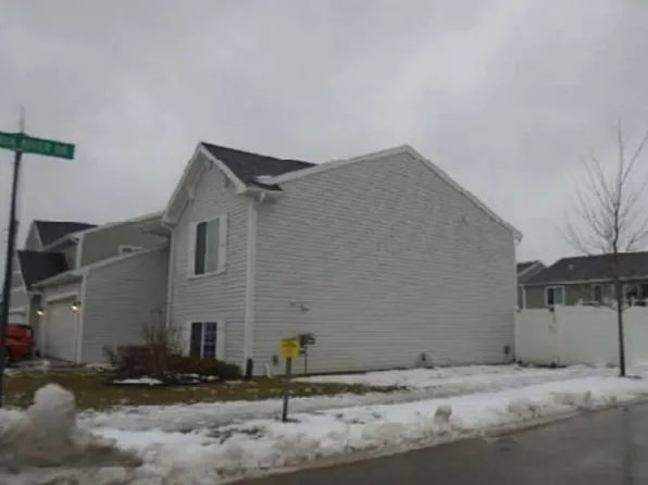 2817 Jordan River Dr, Fowlerville, MI 48836