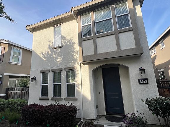 2nd image of 533 Aspen Pl