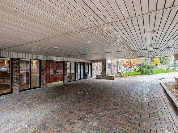 2nd image of 841 N York St APT 402