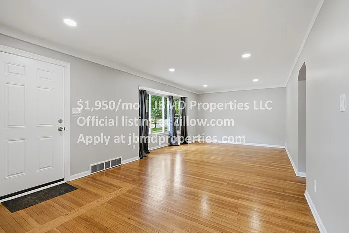 8621 Oak Park Blvd — Photo 4
