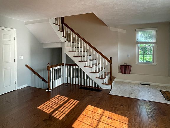 Entry/Living Area