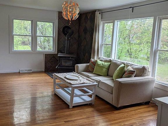 5th image of 34 Farmer St