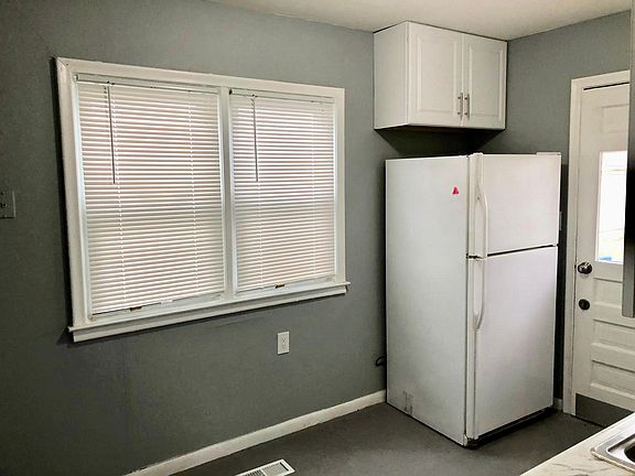 4th image of 11043 Jewett Ave