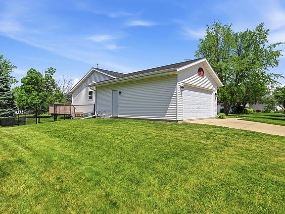 5th image of 626 Meadowview Ln