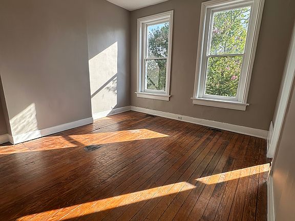5th image of 2814 E Marshall St