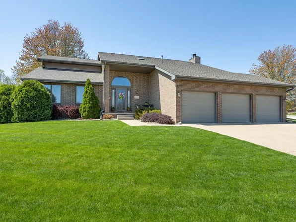 750 Brookview Sq, Dubuque, IA 52003
