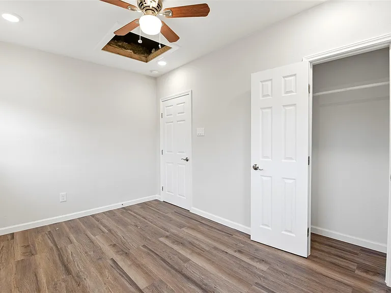 7010 Brownsville St — Photo 16