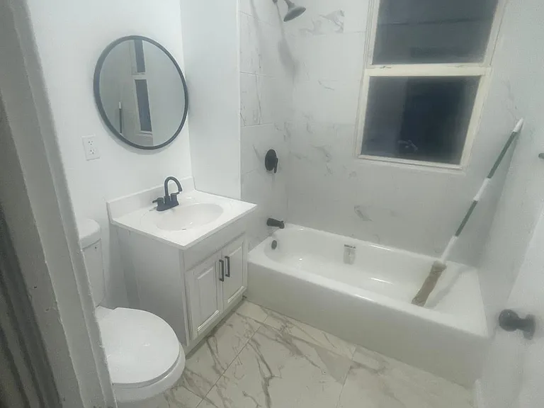 100 Smith St #1 — Photo 10
