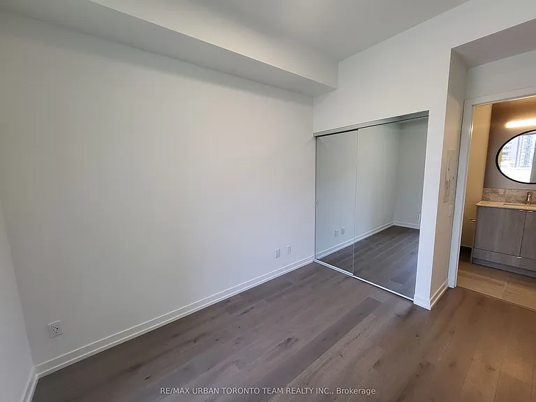 771 Yonge St #302 — Photo 8