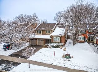 2332 Folkway Dr, Mississauga, ON L5L 3B6