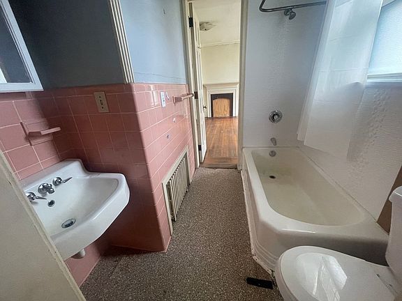 5th image of 75 Wendell Ave Unit 1