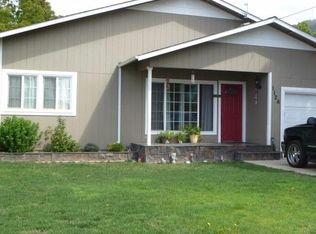 1126 NE D St, Grants Pass, OR 97526