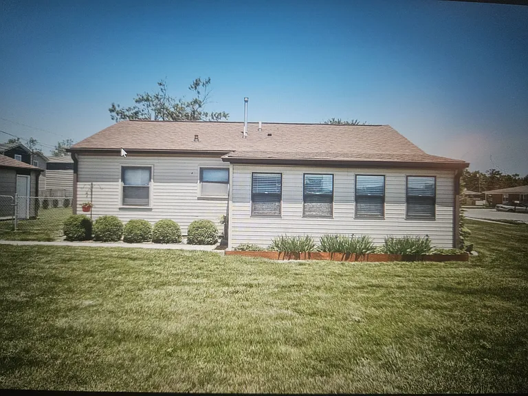 1004 W Noble St — Photo 1