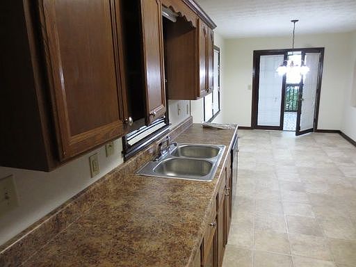 2nd image of 474 Willowbrook Dr SE