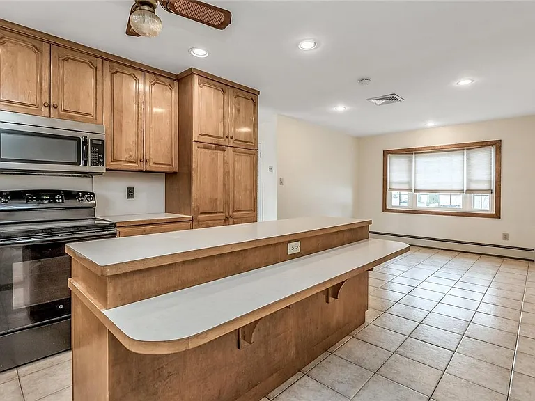 1017 Old Town Rd — Photo 11