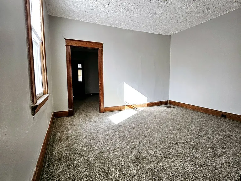 2422 Warren St — Photo 8
