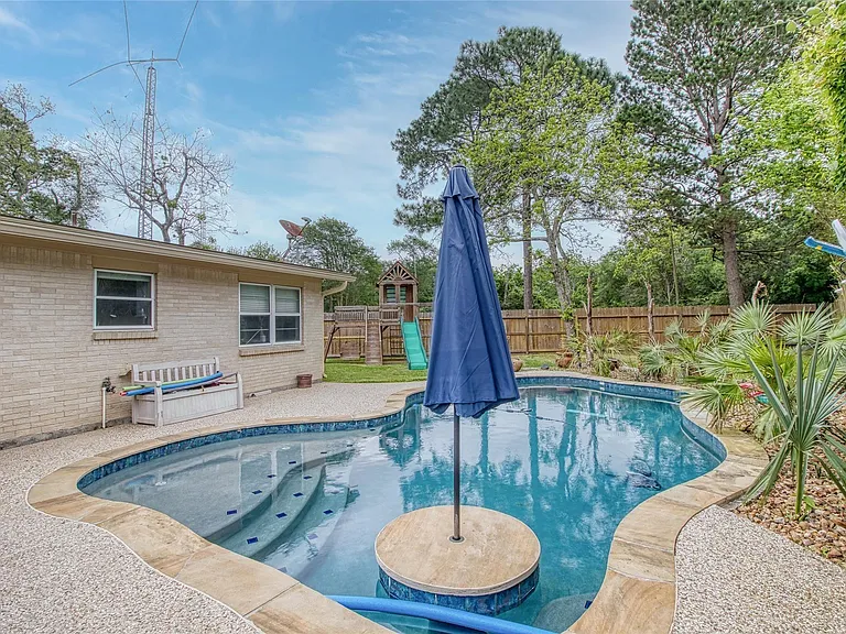 1405 Delabrook Ct — Photo 19