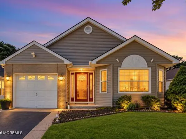 102 Canterbury Lane, Toms River, NJ 08757