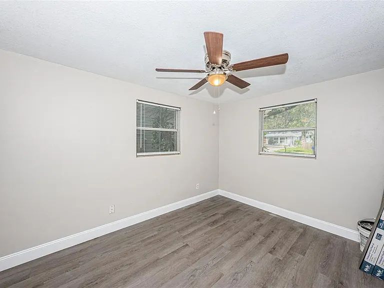 705 3rd Ave NE #C — Photo 29
