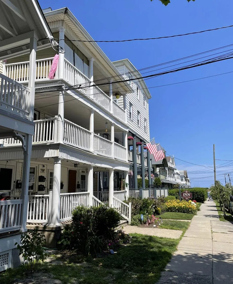29 Webb Ave — Photo 1