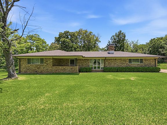 2nd image of 820 Layne Dr