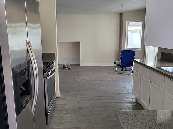 2nd image of 461 Camino Los Gallos