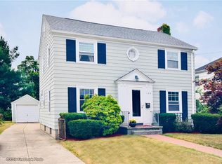 105 Scarborough Rd, Pawtucket, RI 02861