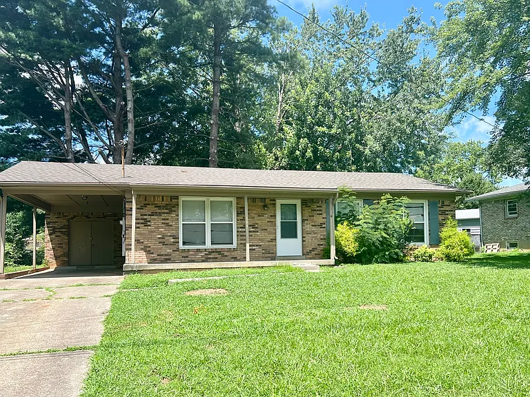 144 Redbud Dr — Photo 1