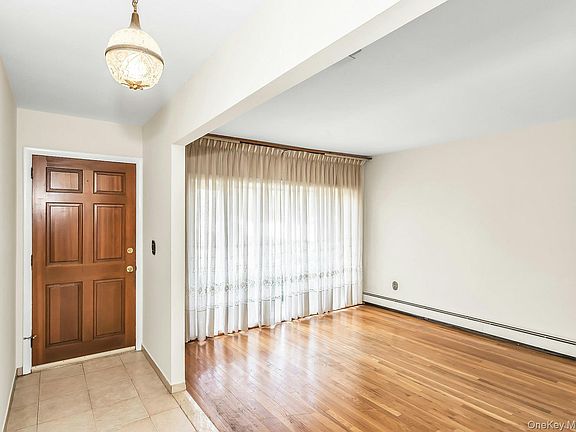 4th image of 258 N Wisconsin Avenue