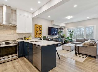 132 Crestridge Cmn SW, Calgary, AB T3B 6J5