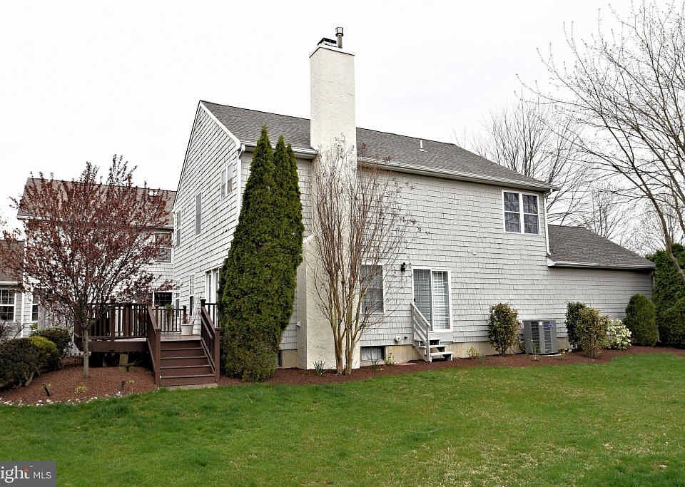 2nd image of 1907 Knight Cir
