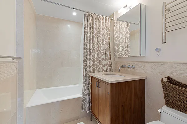 Rented by Level Group | media 9