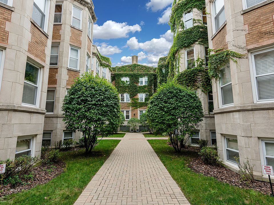 1st image of 875 W Cornelia Ave #1