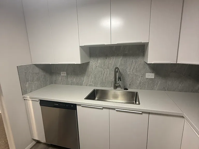 9S220 Lake Dr — Photo 6