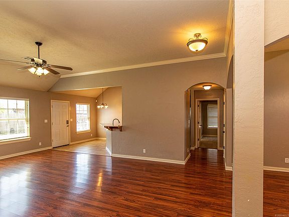 4th image of 3313 E Jersey St