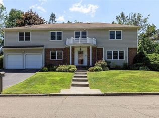 36 Country Ridge Rd, Scarsdale, NY 10583