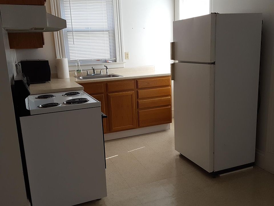 immaculate apartment! cute kitchen with electric stove and