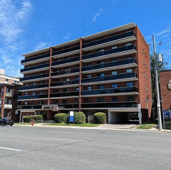55 Victoria Ave S — Photo 3