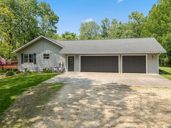 3387 1st Dr, Oxford, WI 53952