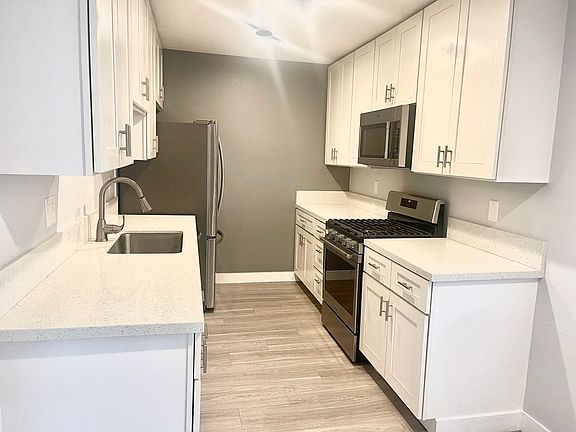 4th image of 500 N Clementine St #5