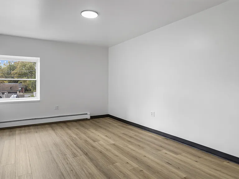 Wehnwood Court Apartments — Photo 32