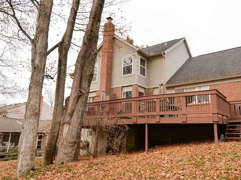 1867 Grovepointe Dr — Photo 17
